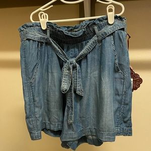 Blue flowy shorts with tie